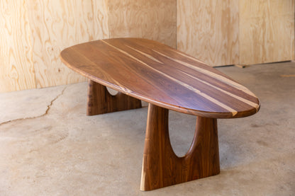 The Organic Dining Table